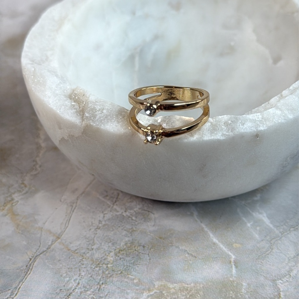 Elegant Gold and Brilliants Women's Ring
